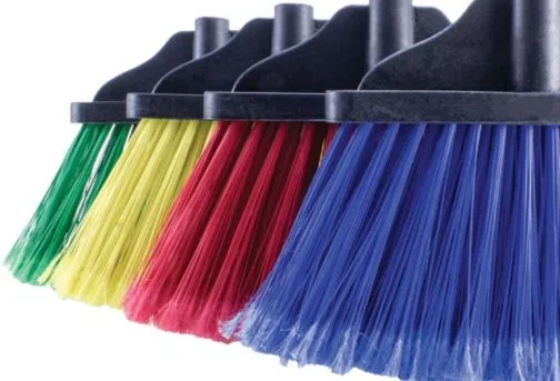 Escoba Tipo Abanico con Fibra de PVC · El Castor